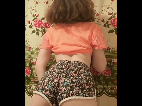❤️ Sexy ung babe tar av seg shortsen på kamera ❤ Pornovideo ved no.ttsex.ru ❌️❤